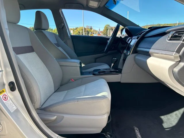 Used 2012 Silver Toyota LE image 20