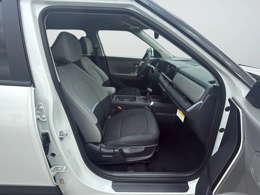New 2027 Snow White Pearl Kia LX image 28