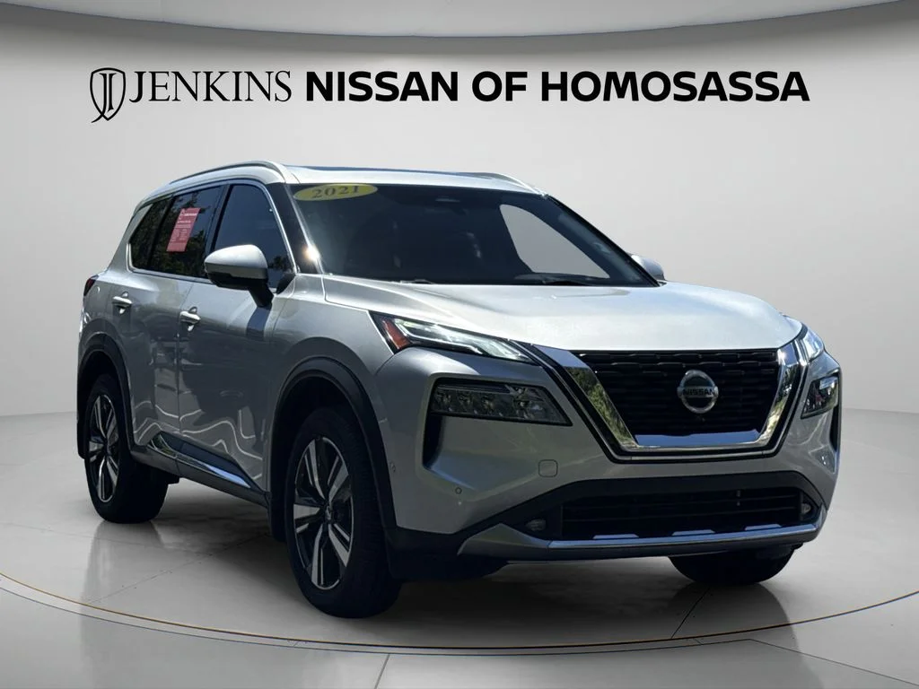 Used 2021 Silver Nissan Platinum image 1