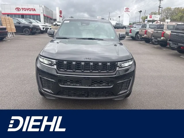 2026 Jeep Grand Cherokee Laredo Altitude