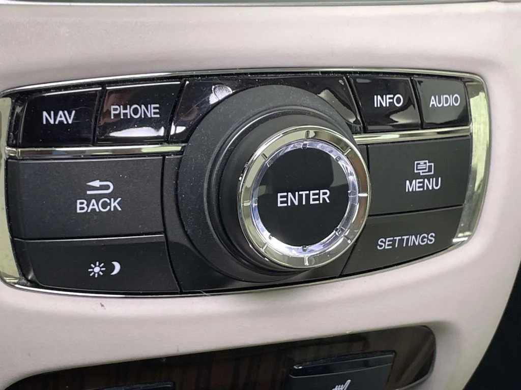 Used 2016 White Acura Base image 26