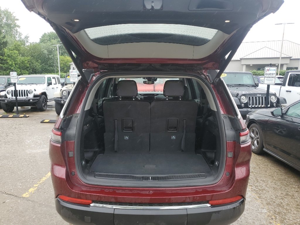 Used 2023 Velvet Red Pearlcoat Jeep Limited image 9