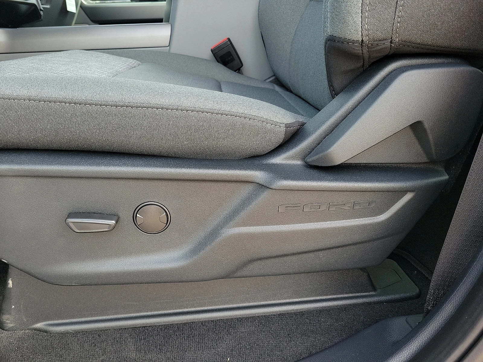 New 2026 Argon Blue Metallic Ford F-250&reg; XLT image 13