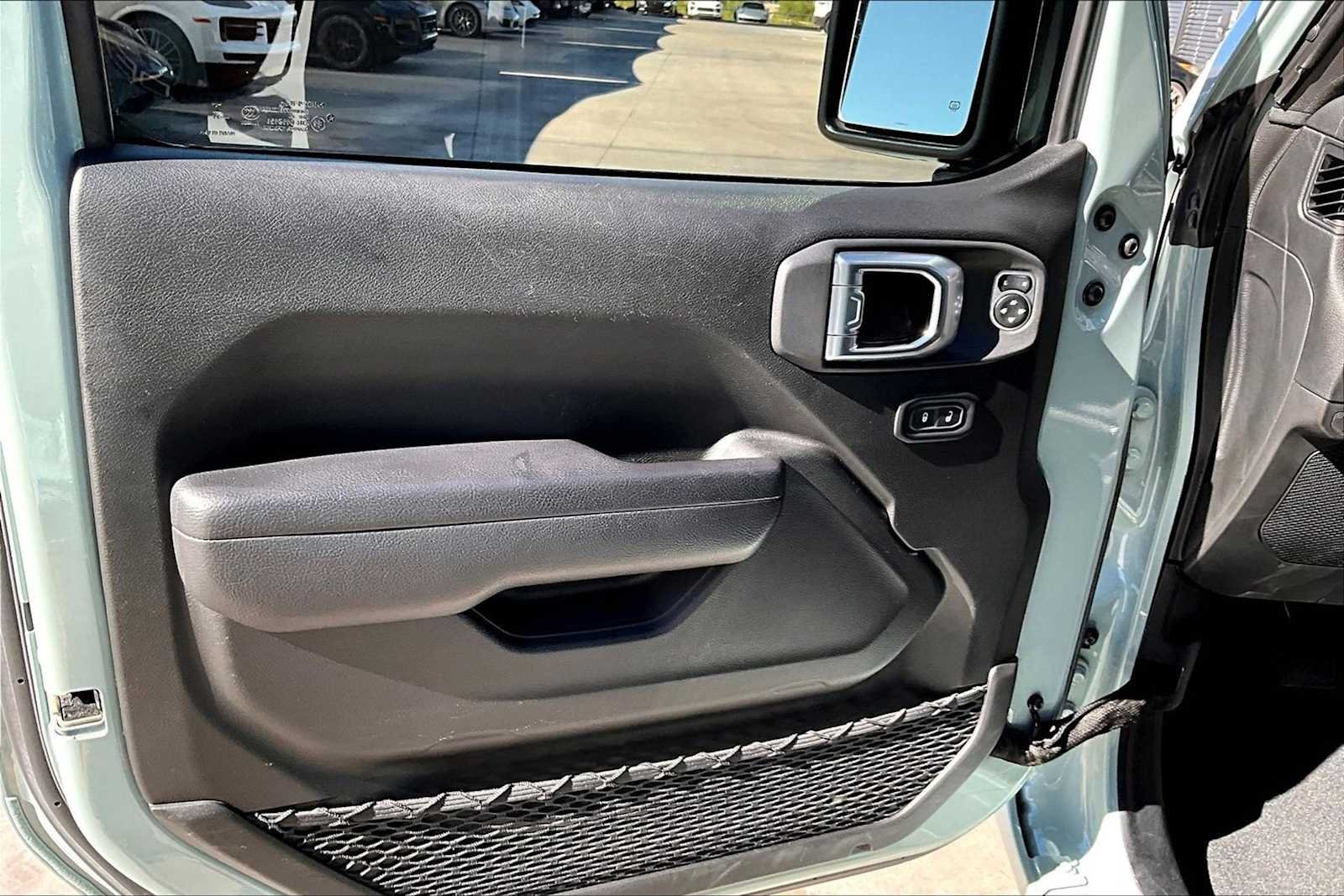 Used 2024 Earl Clearcoat Jeep Sport S image 19