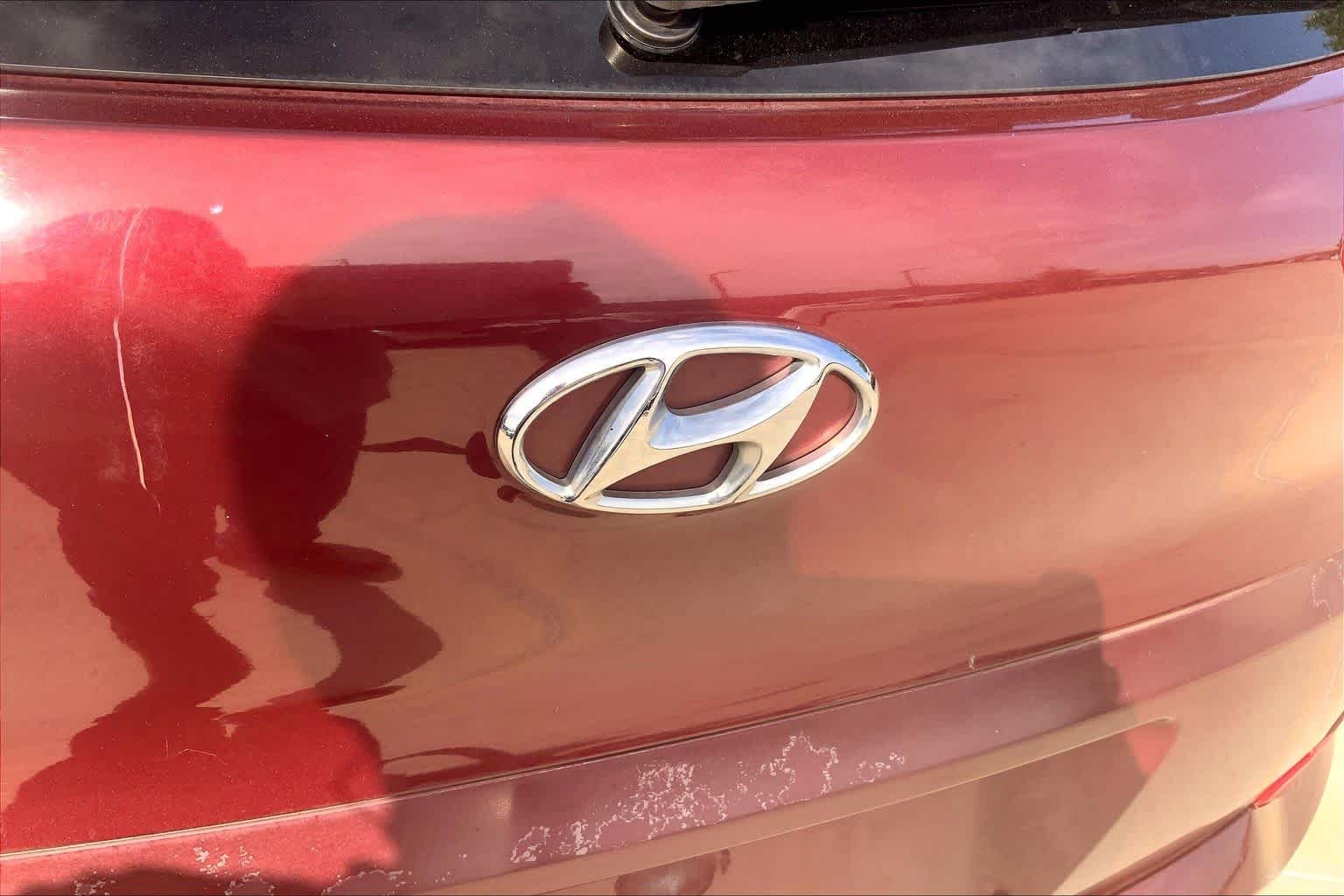 Used 2017 Ruby Wine Hyundai SE image 33