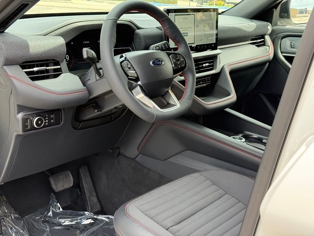 New 2027 Star White Metallic Tri-Coat Ford ST-Line image 6