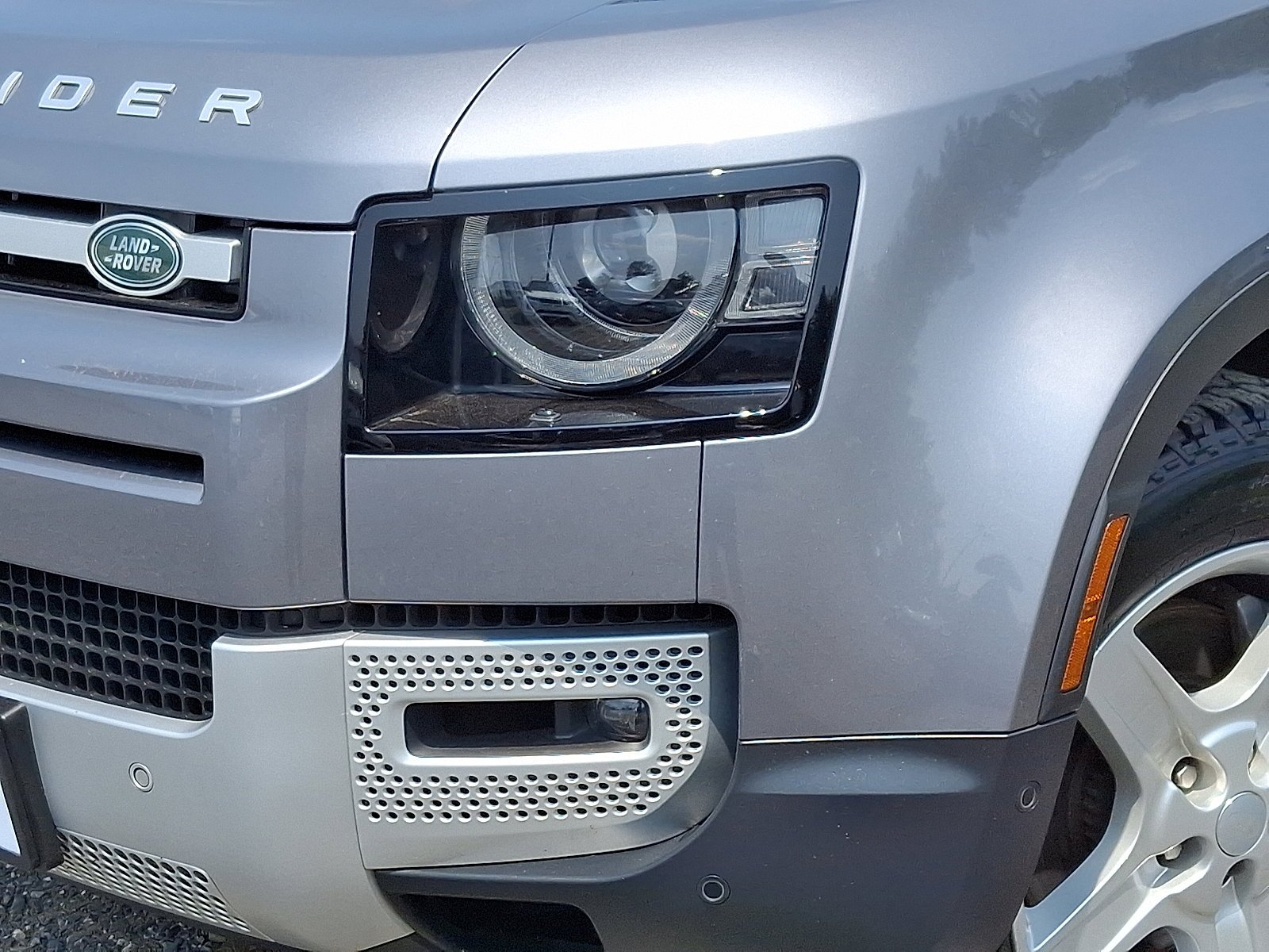 Certified Used 2022 Eiger Grey Metallic   1Df Land Rover SE image 13