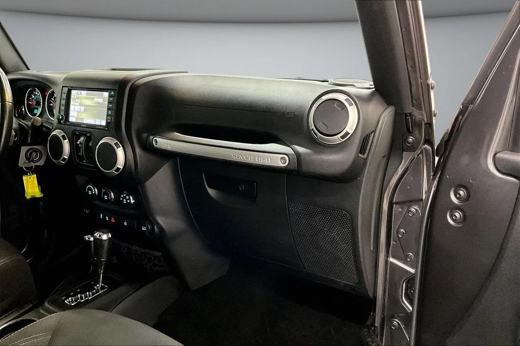 Used 2018 Gray Jeep Unlimited Rubicon image 27
