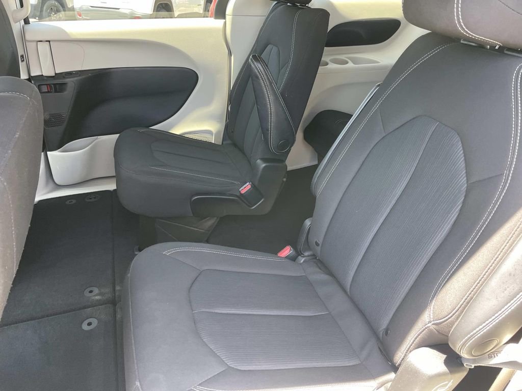 Used 2023 White Chrysler LX image 23