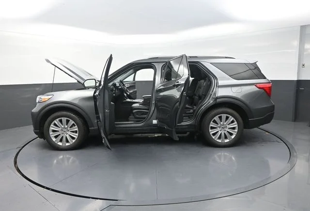 Used 2023 Gray Ford Limited image 42