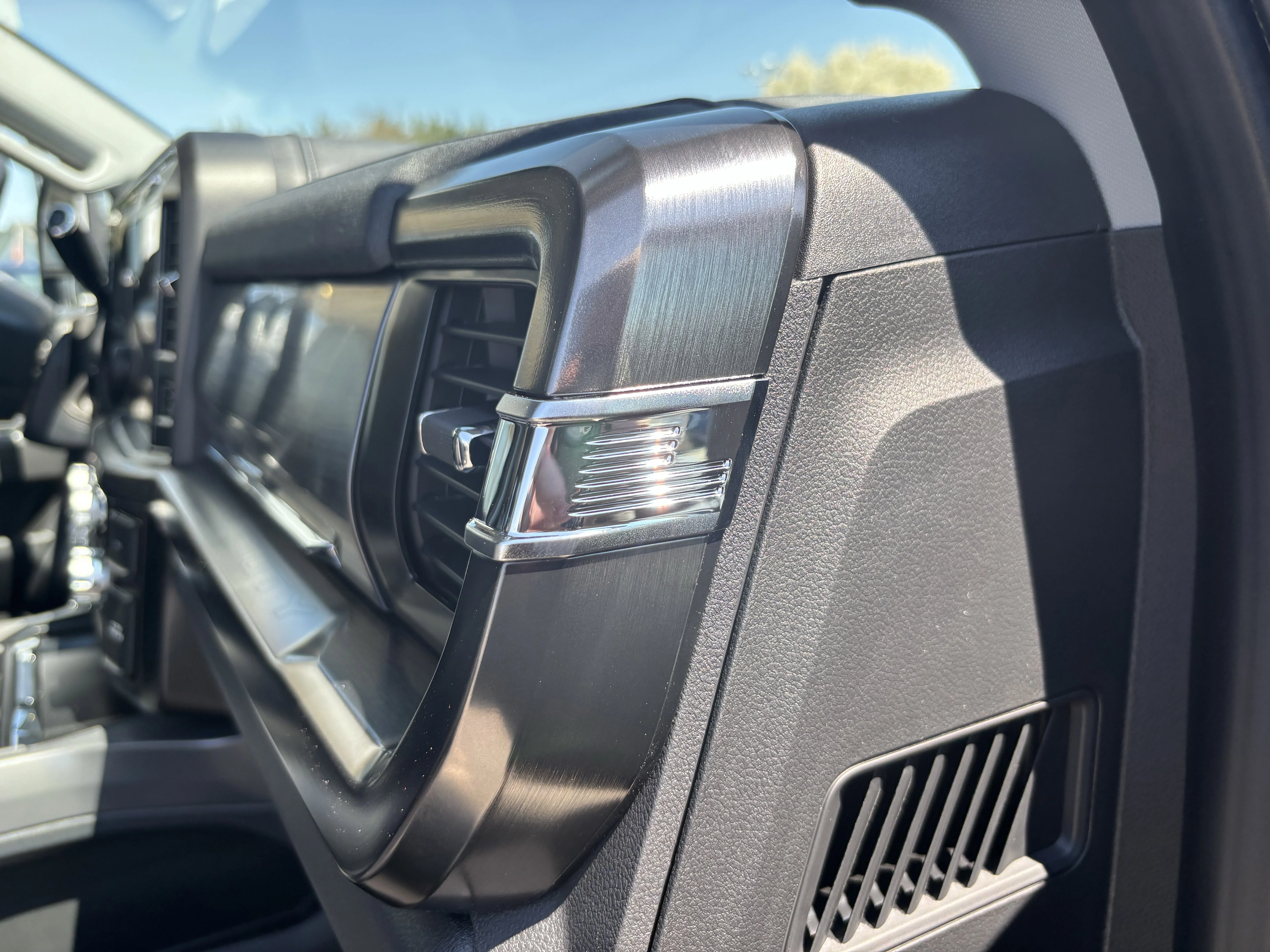 New 2026 Carbonized Gray Metallic Ford F-250® Lariat® image 43