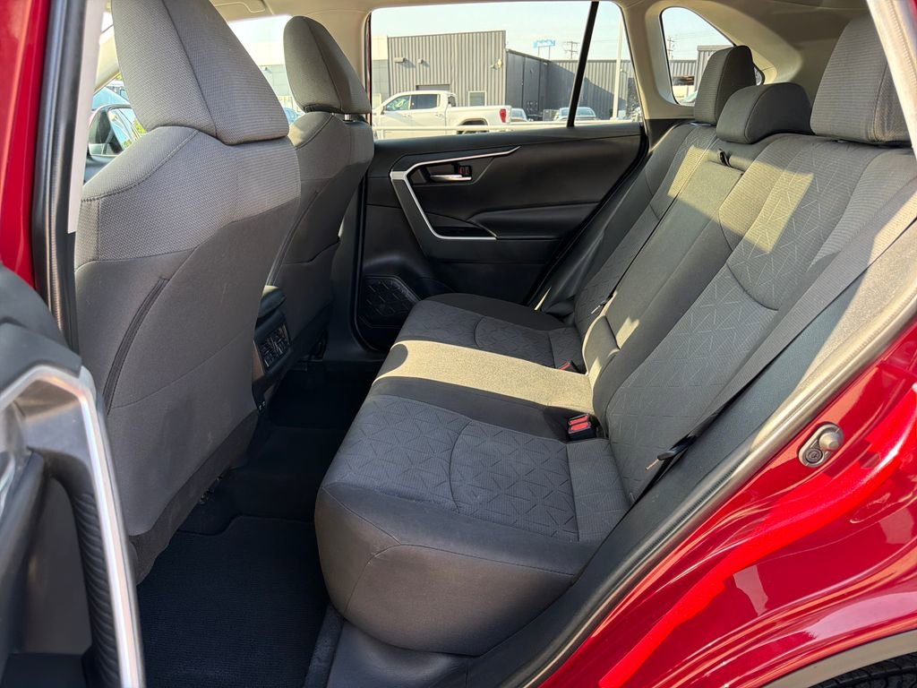 2021 Toyota RAV4 XLE - Photo 30