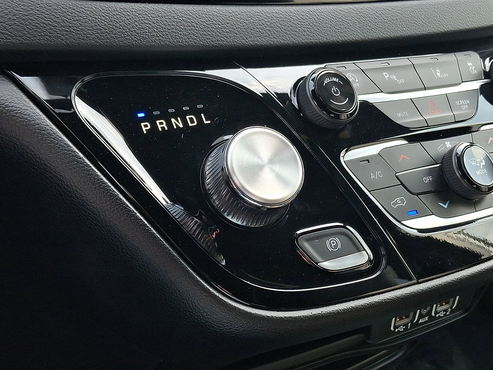 Used 2025 White Chrysler Select image 14