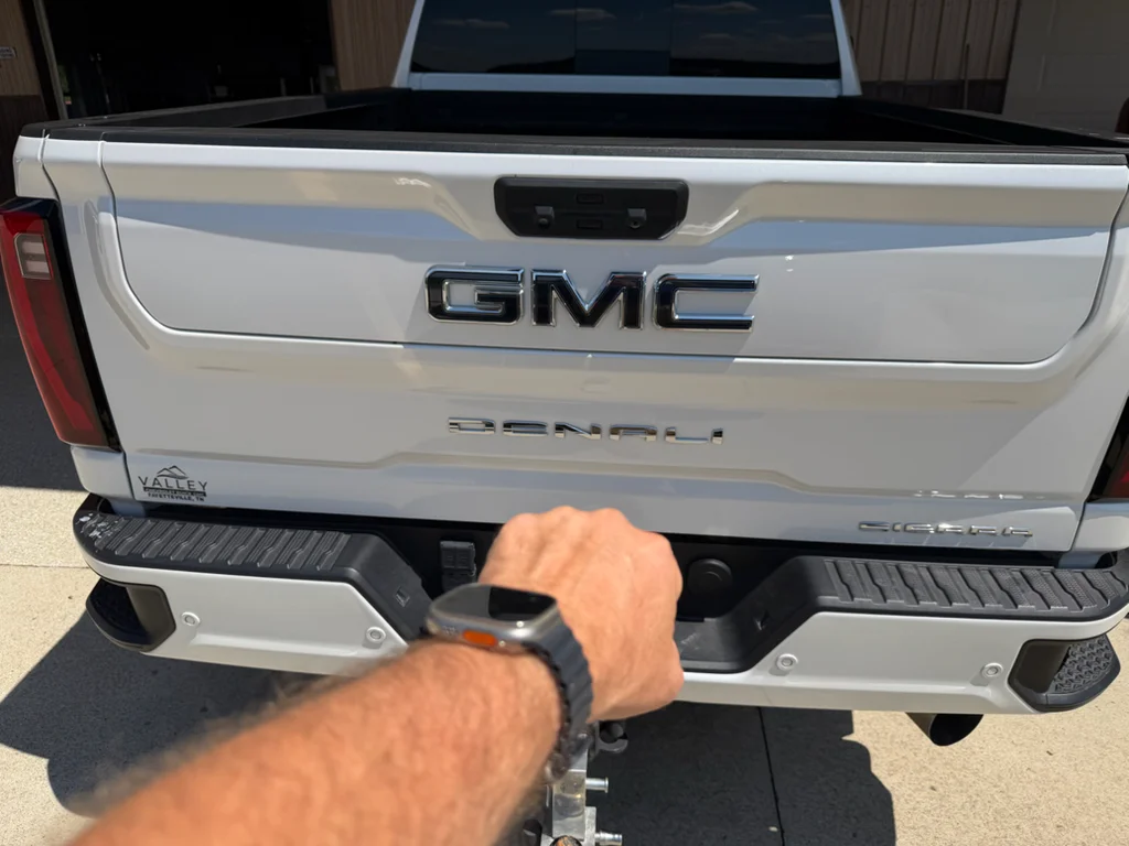 Used 2024 White Frost Tricoat GMC Denali Ultimate image 4