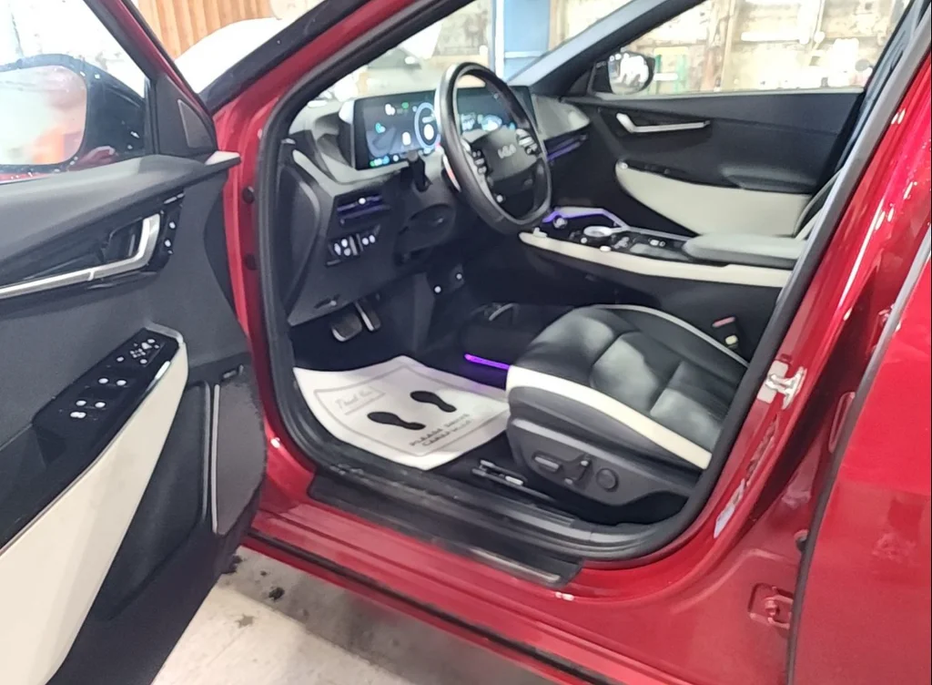 Used 2023 Red Kia GT-Line image 3