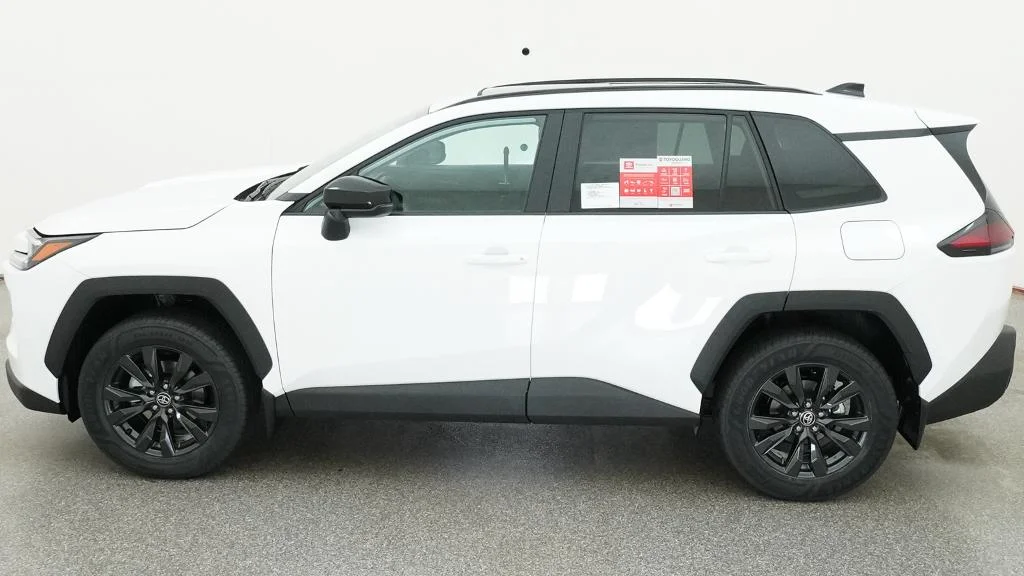 New 2026 Ice Cap Toyota XLE Premium image 3