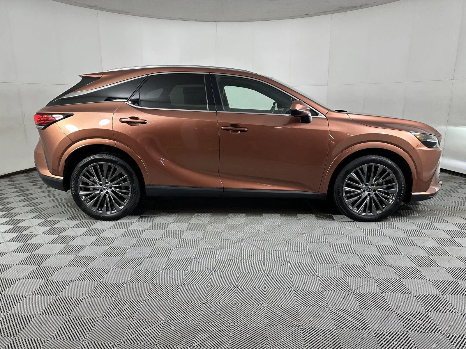 Used 2023 Copper Crest Lexus RX 350h Luxury image 10