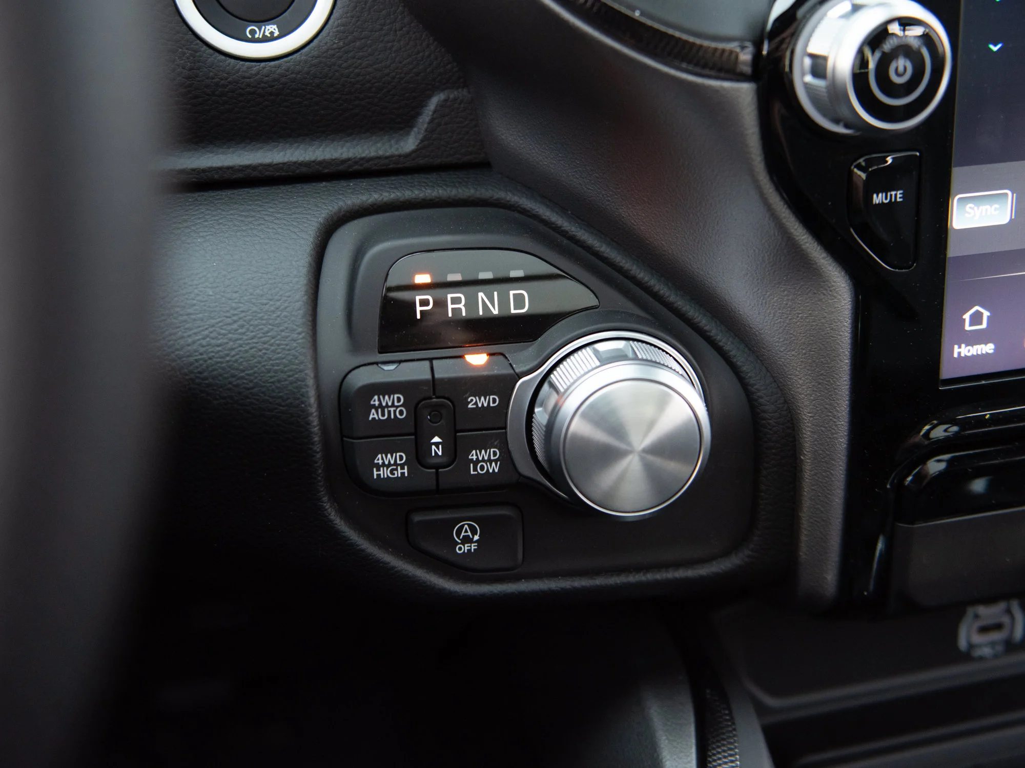 New 2026 White RAM Sport* Crew Cab 4x4, Panoramic Sunroof, Heated Seats/Wheel, Alpine Audio image 13