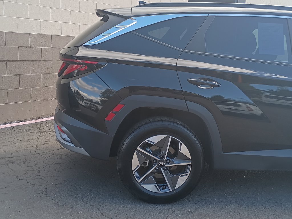 Certified Used 2025 Black Hyundai SEL image 4