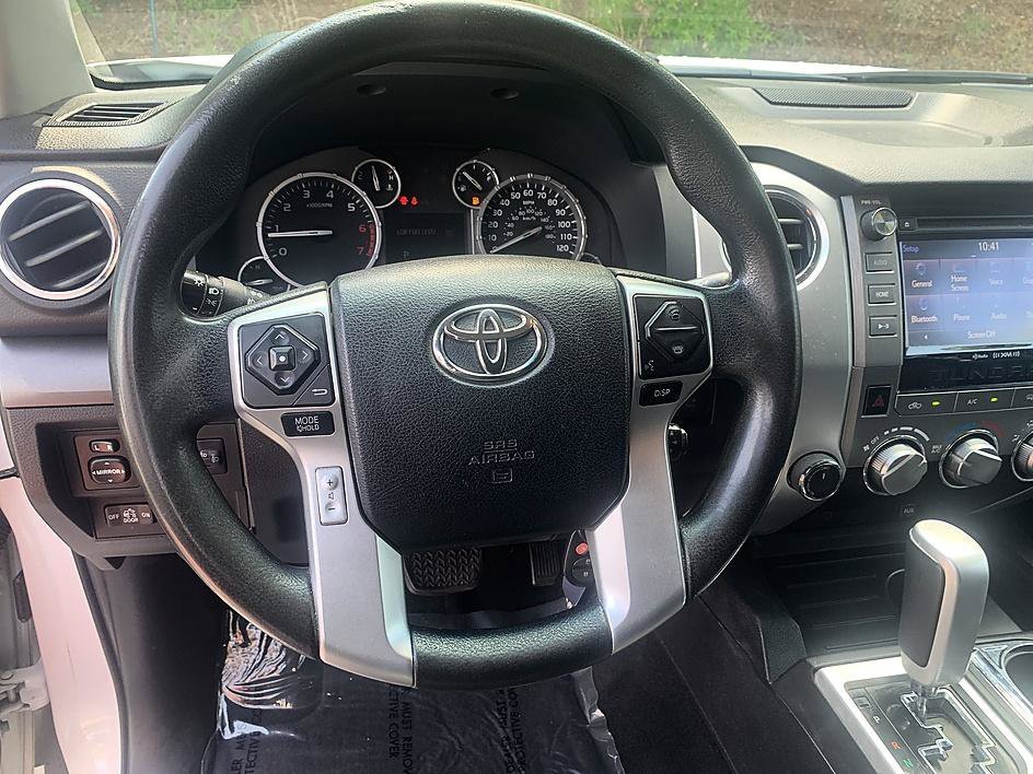 Used 2014 Super White Toyota SR5 image 14