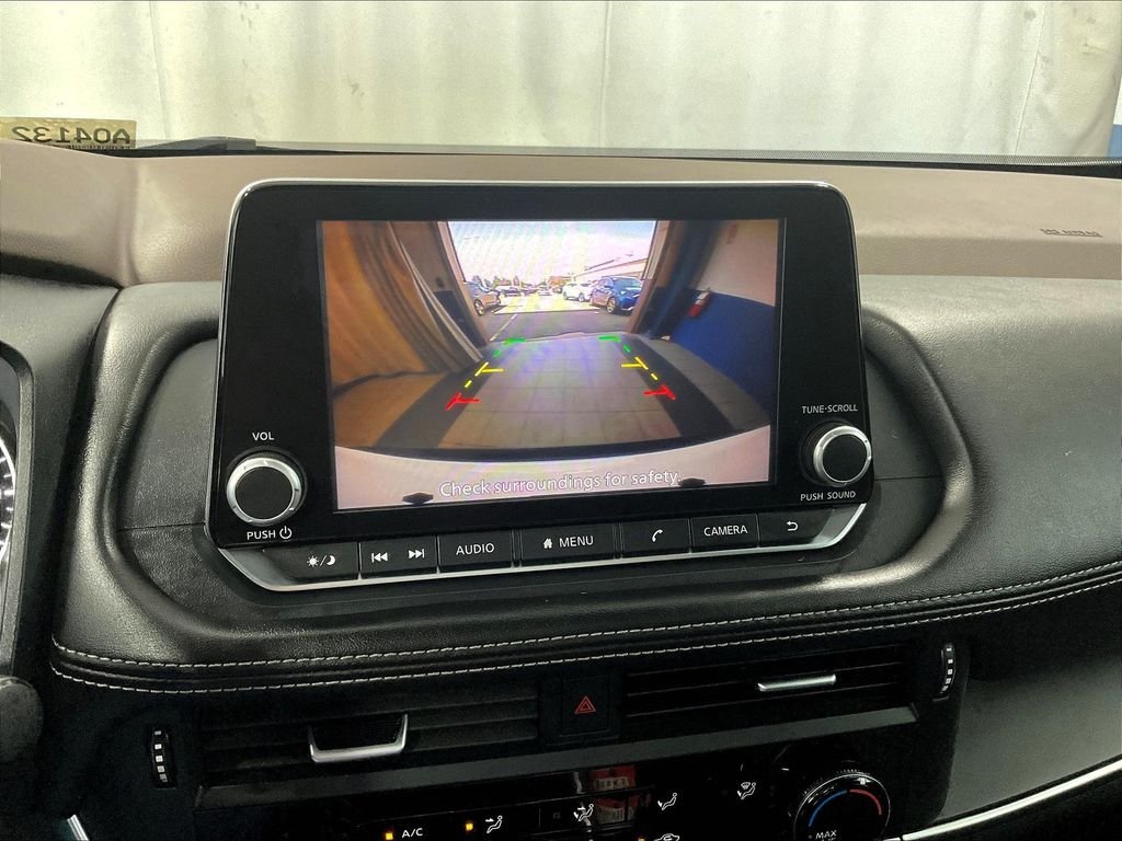 Used 2023 White Nissan S image 19