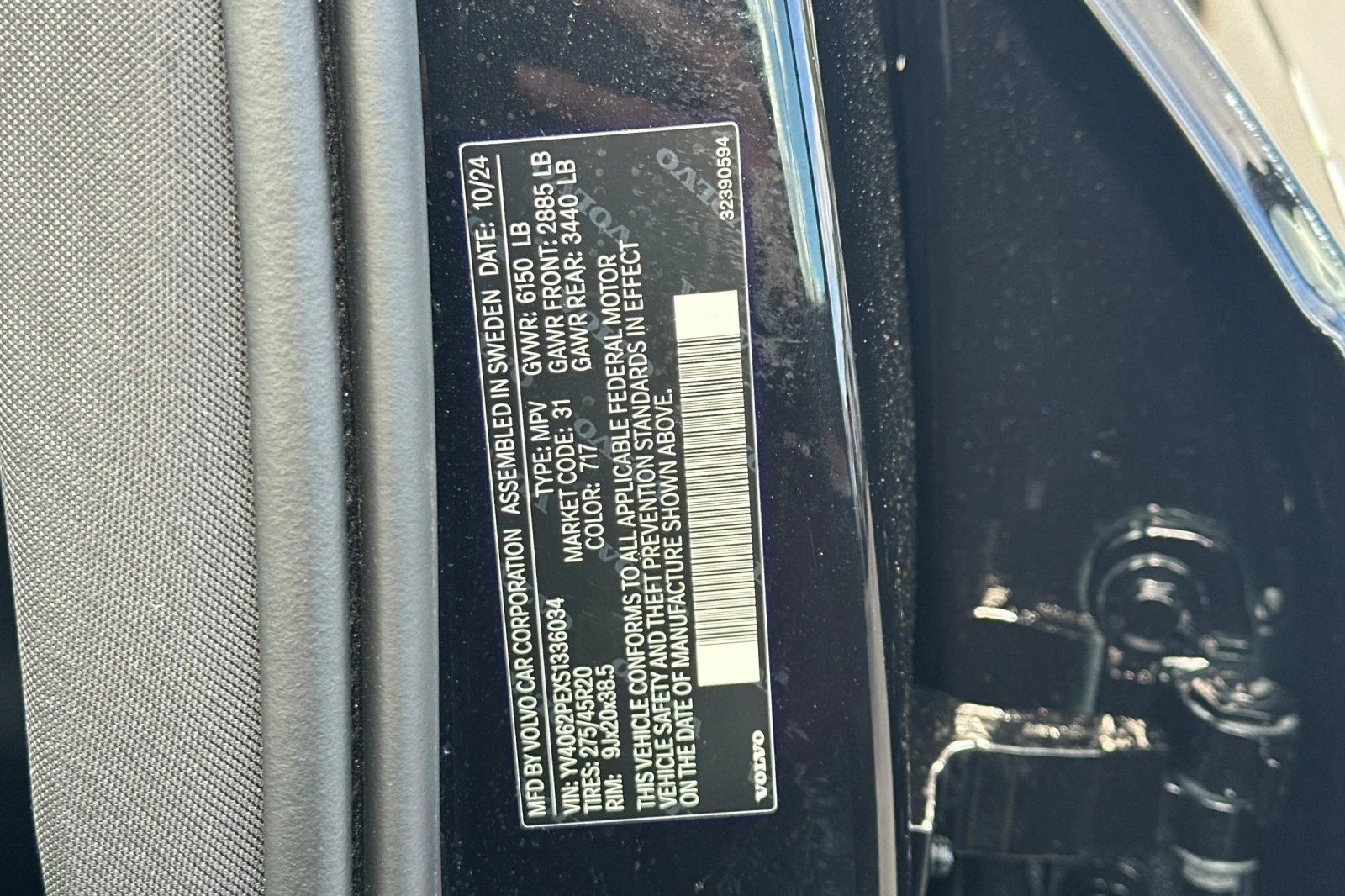 Certified Used 2025 Onyx Black Volvo B6 Plus 7-Seater image 31