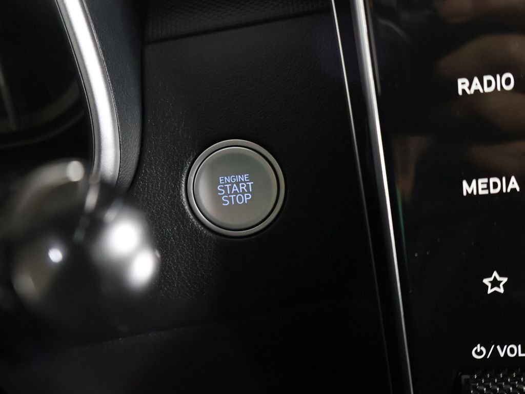 Used 2023 Black Hyundai SEL image 37