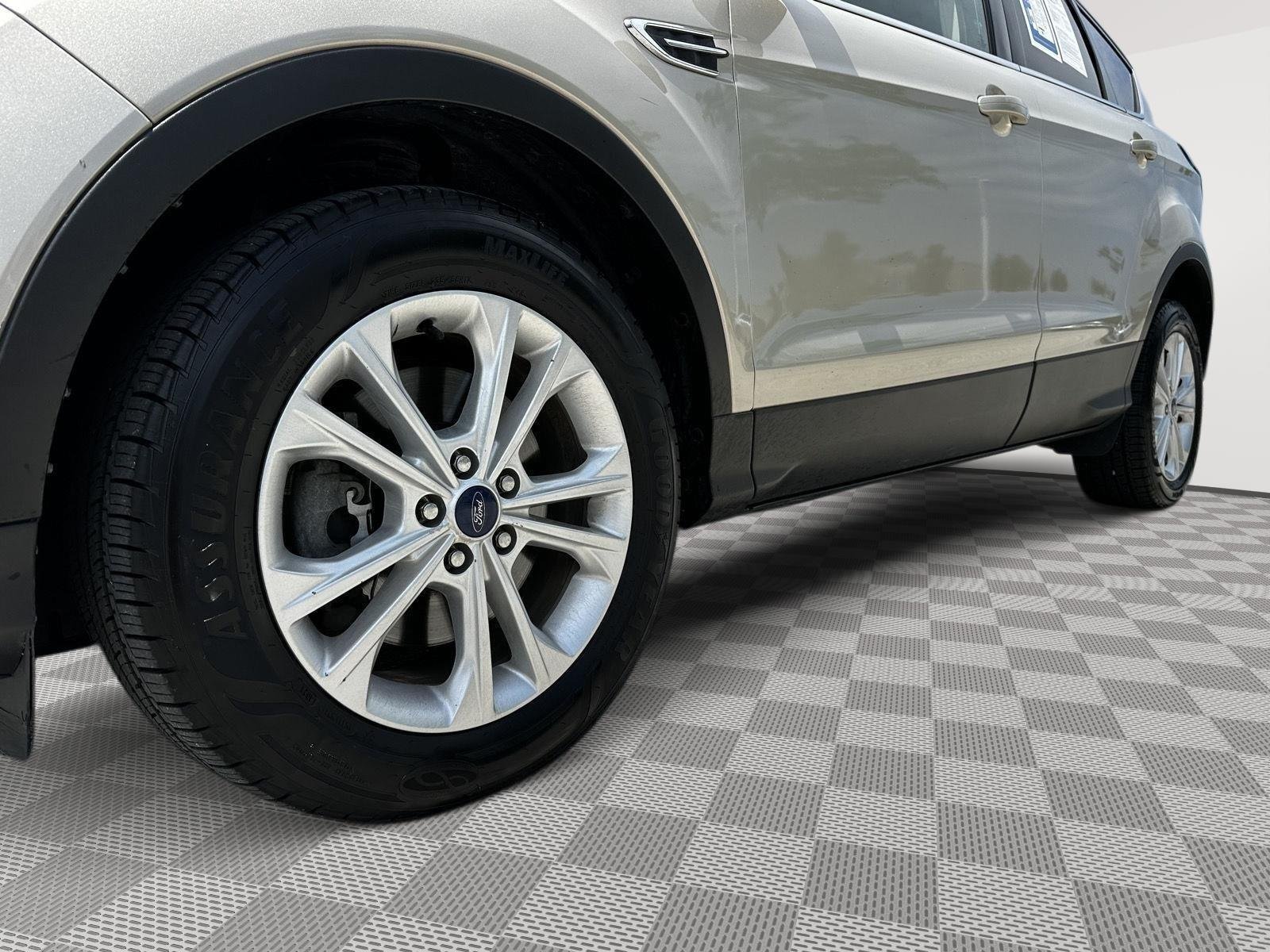 Used 2017 White Gold Ford SE image 6