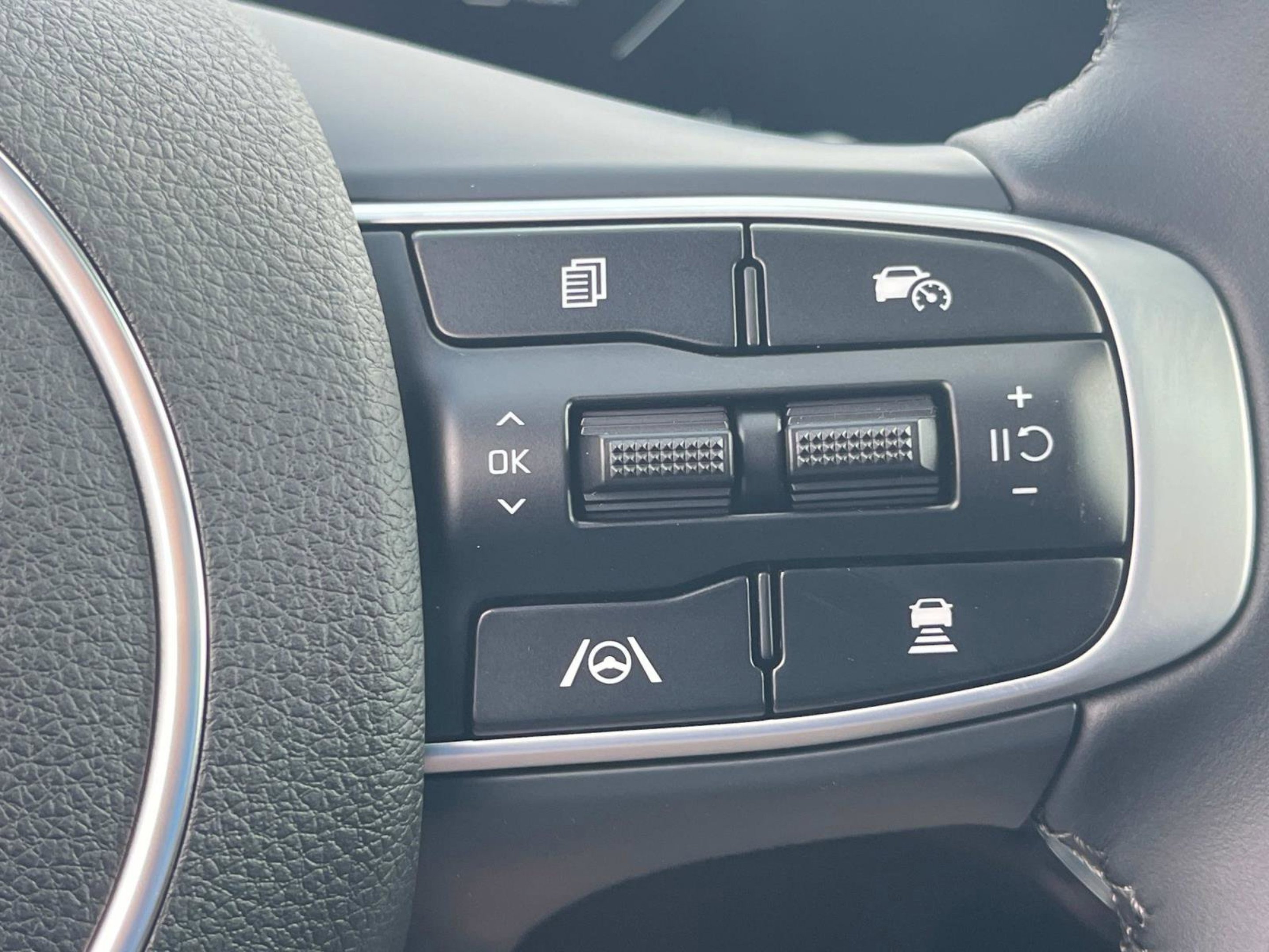 2025 Kia K5 EX - Photo 30