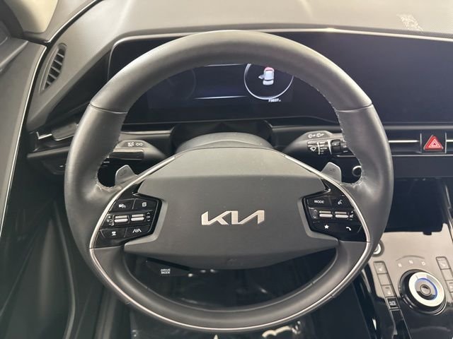 Used 2023 Gray Kia Wind image 25
