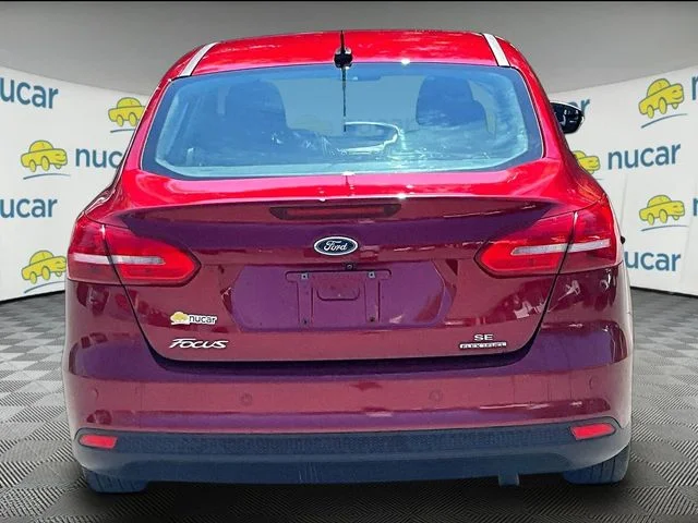 Used 2015 Red Ford SE image 4