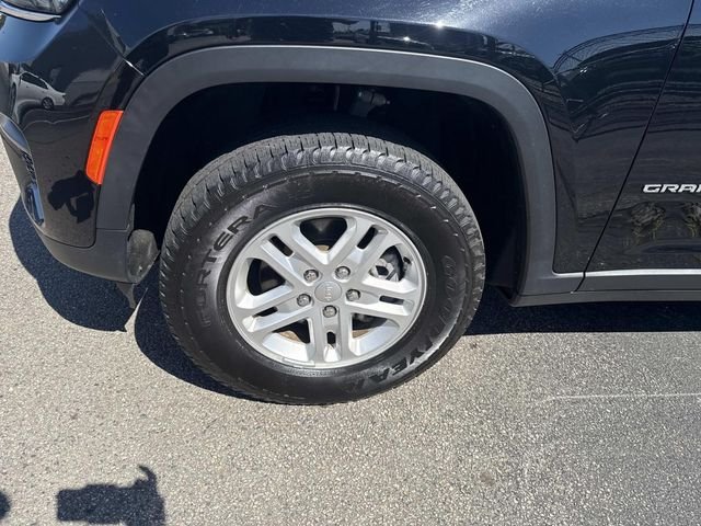 Used 2023 Diamond Black Jeep Laredo image 12
