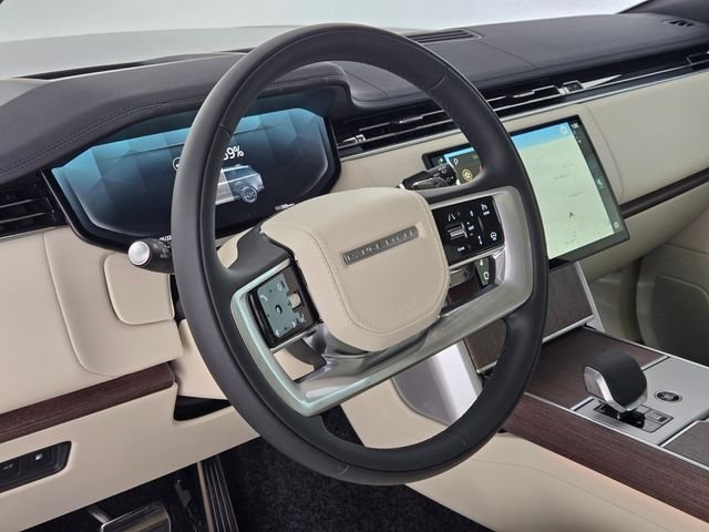 Used 2026  Land Rover SE image 21