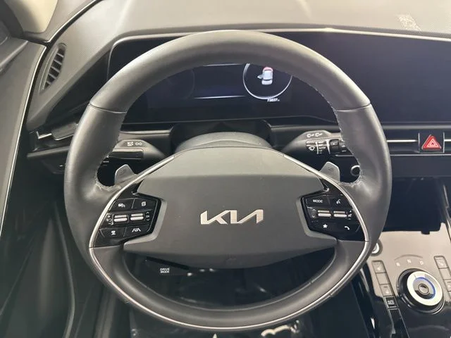Used 2023 Gray Kia Wind image 25