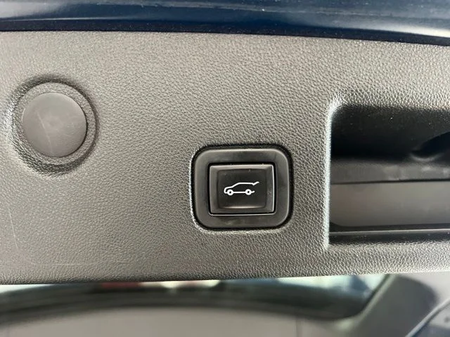 Used 2020 Blue Chevrolet LT image 9