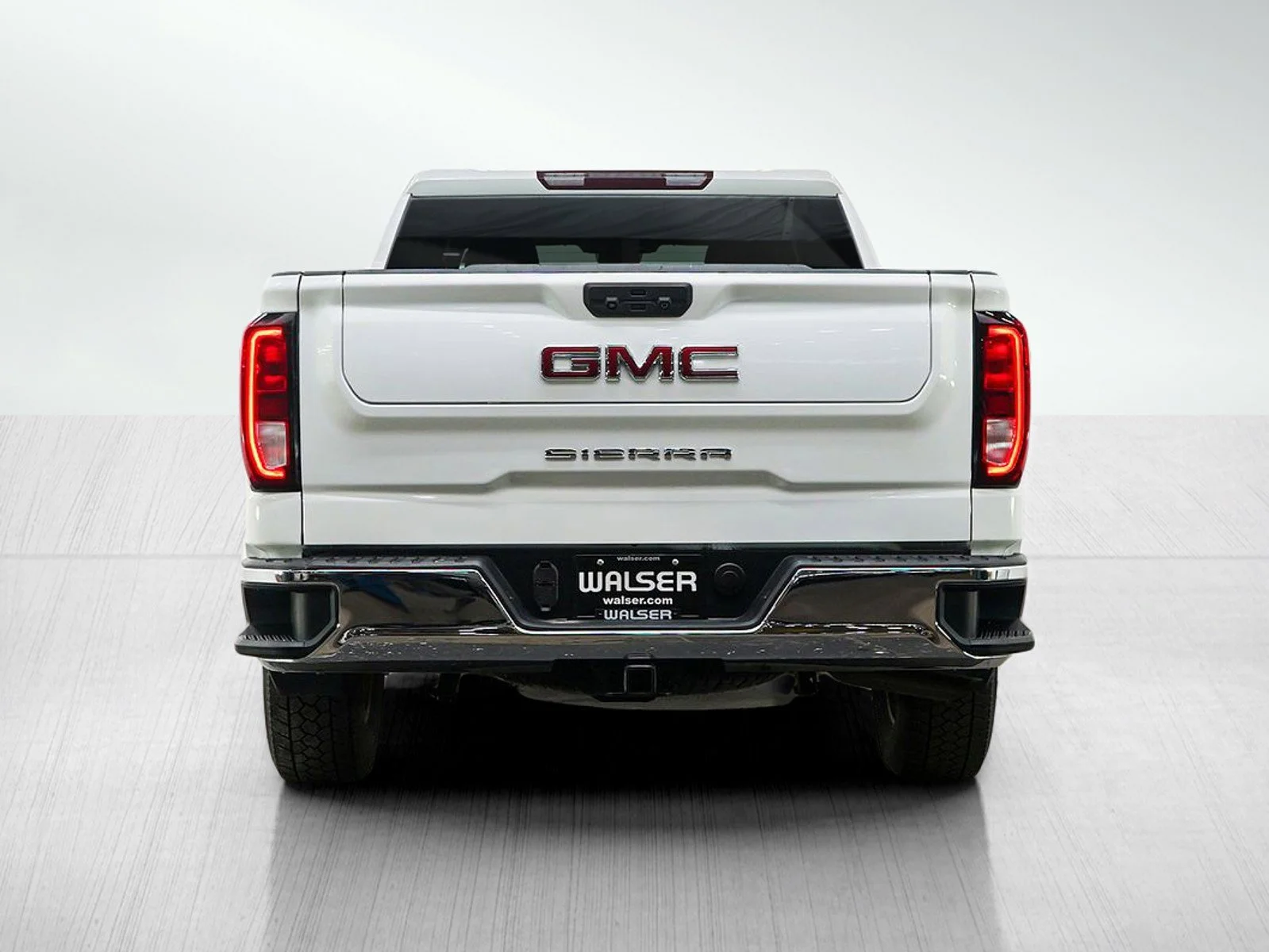 Used 2023 White GMC SLE image 5