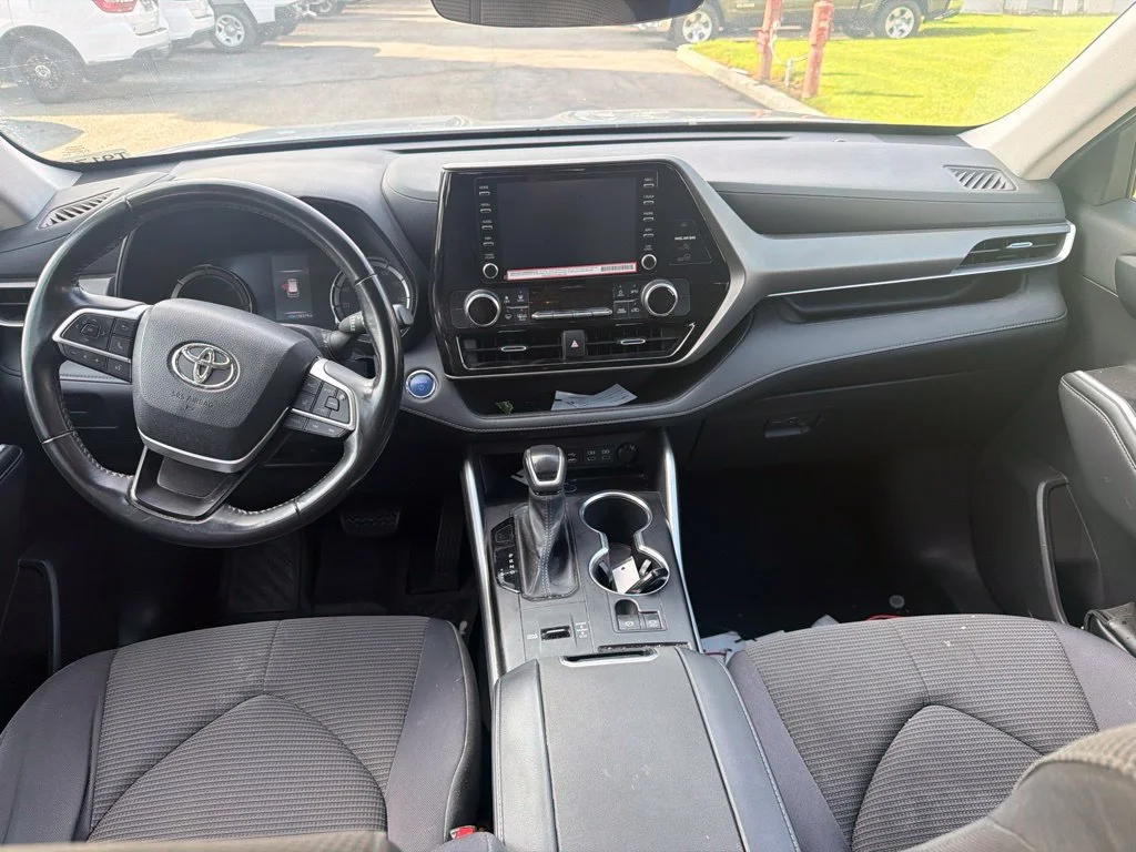 Used 2022  Toyota LE image 10