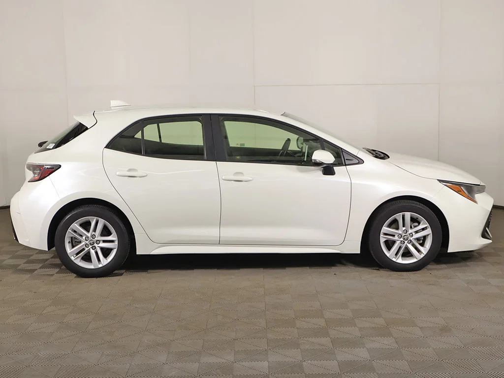 Used 2019 White Toyota SE image 15