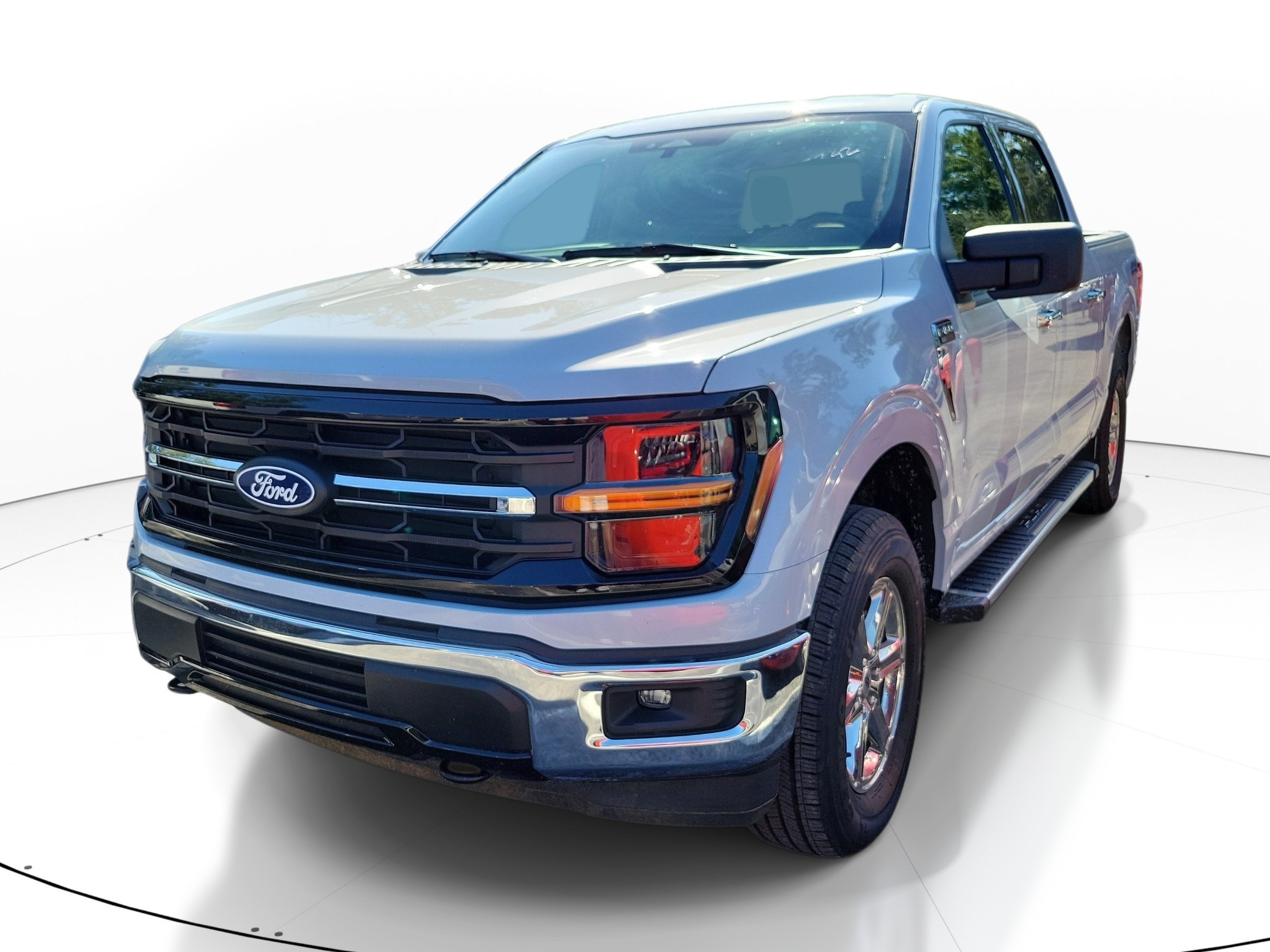 Used 2025 Space White Metallic Ford XLT image 2