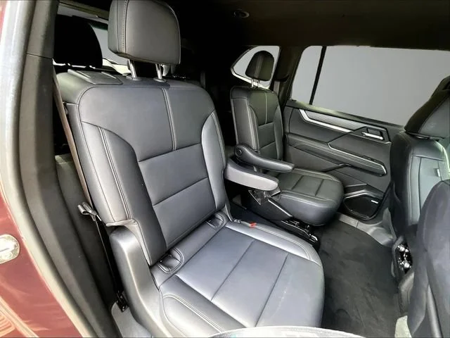 Certified Used 2026 Crystal Metallic GMC Elevation image 25