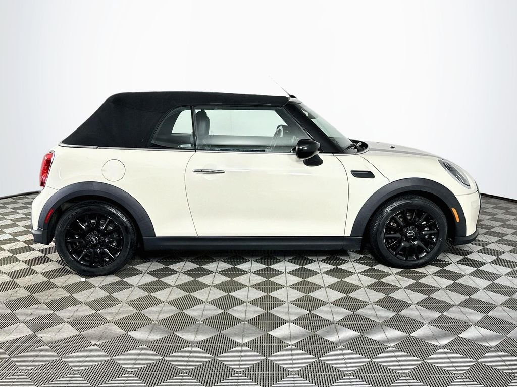 Used 2022 Pepper White MINI Signature image 4