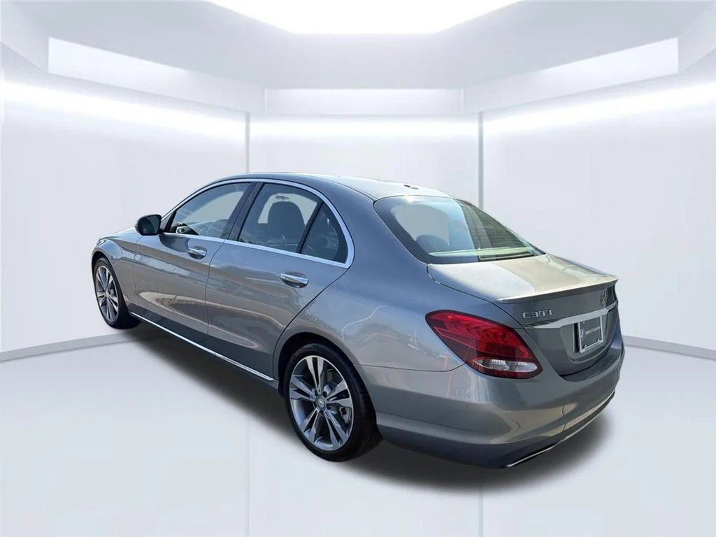 Used 2016 Silver Mercedes-Benz C 300 image 4