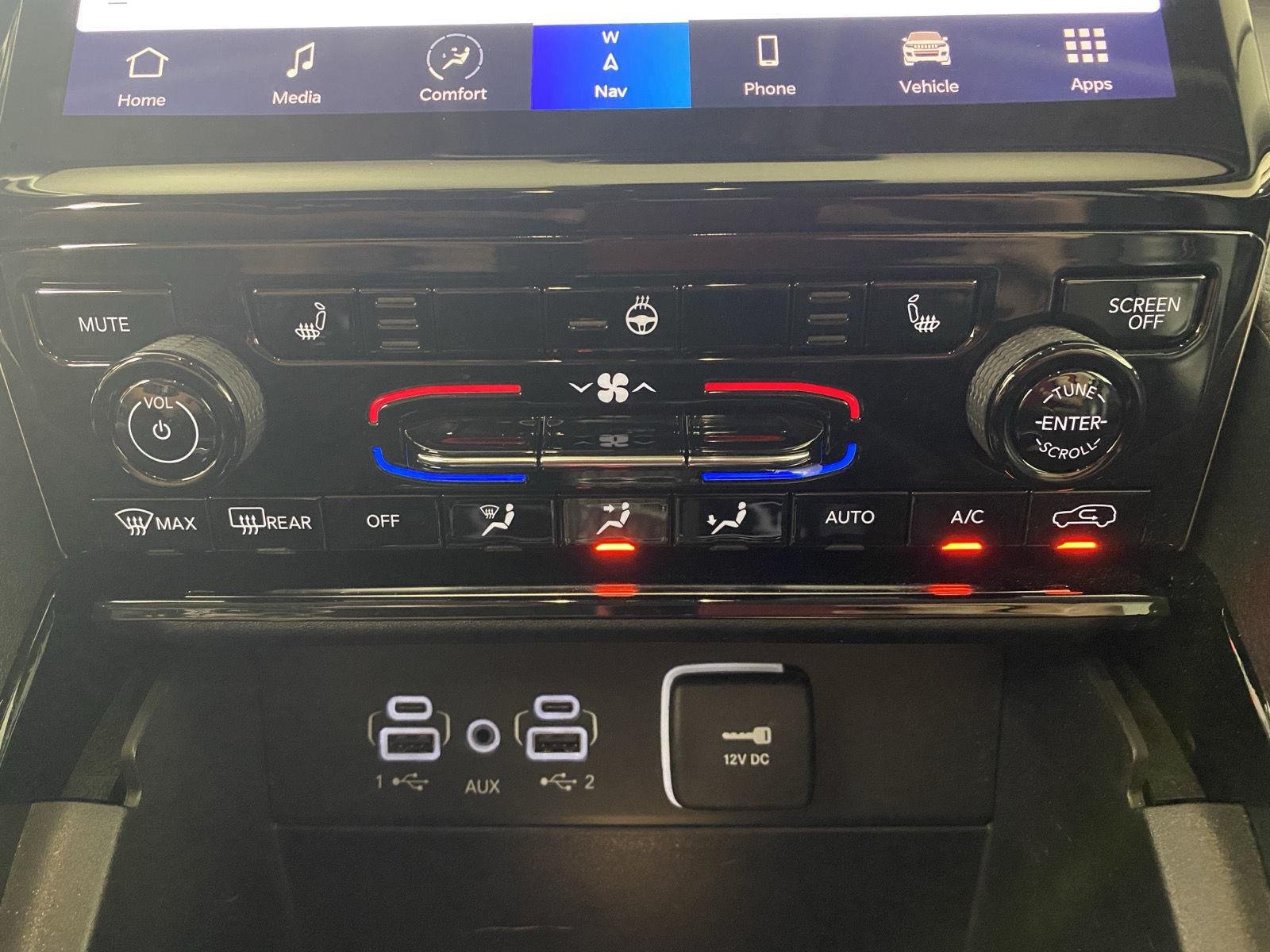 Used 2023  Jeep  image 22