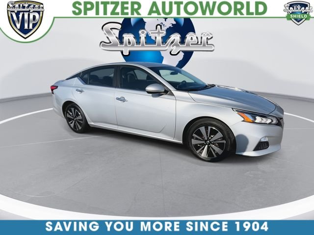 Used 2021 Silver Nissan 2.5 SV image 2