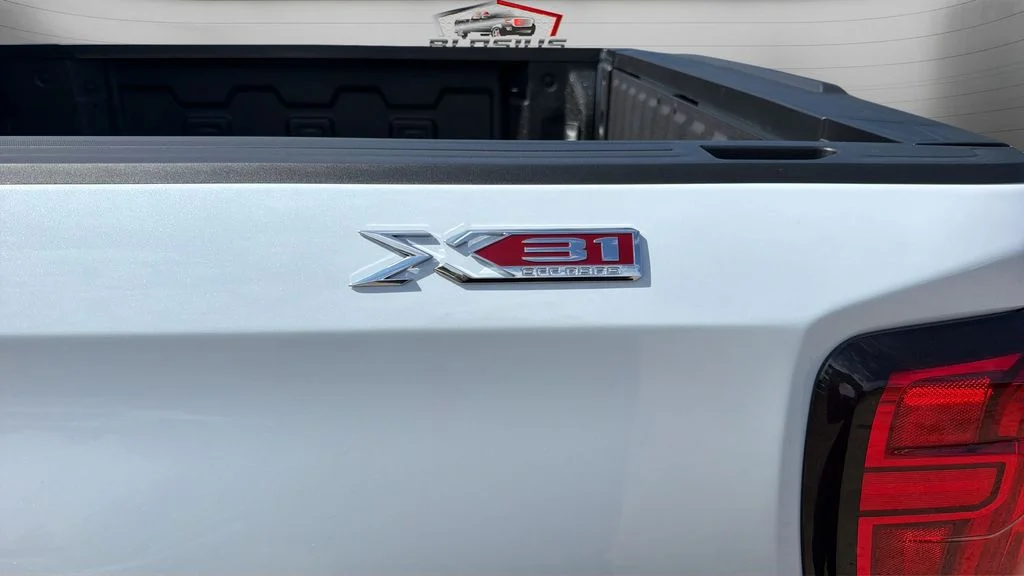 New 2026 White GMC SLT image 29