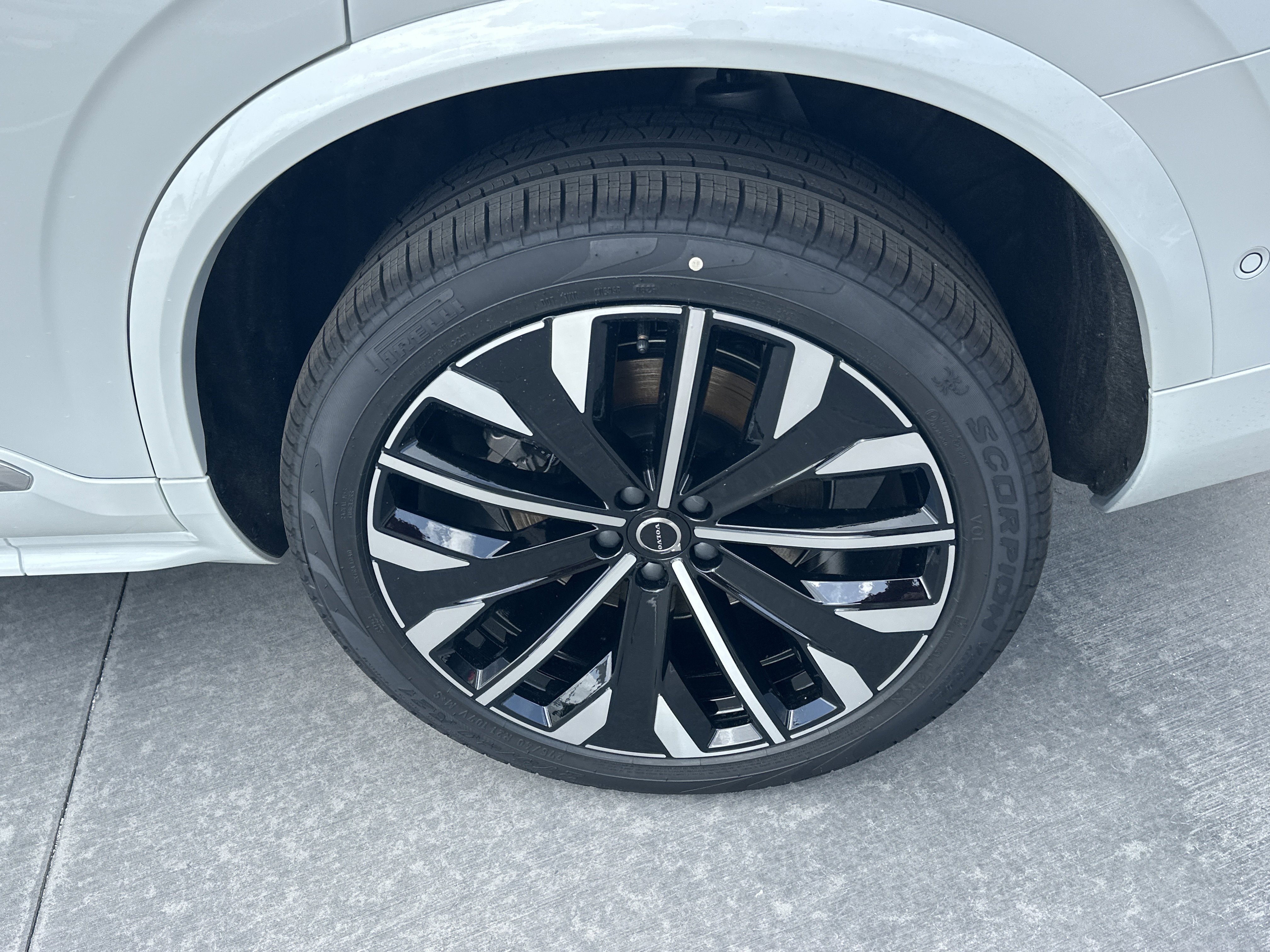 New 2026 Crystal White Volvo Ultra image 11