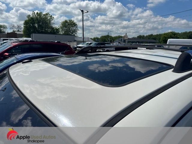 Used 2011 White Ford Limited image 3