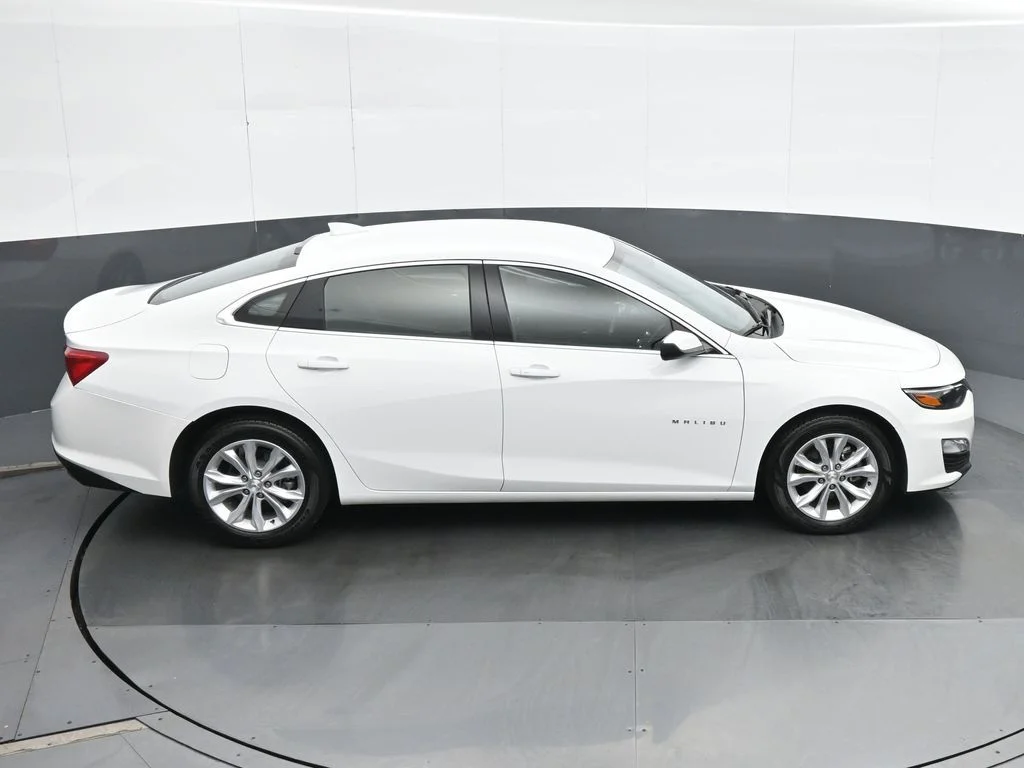 Used 2025 White Chevrolet LT image 22