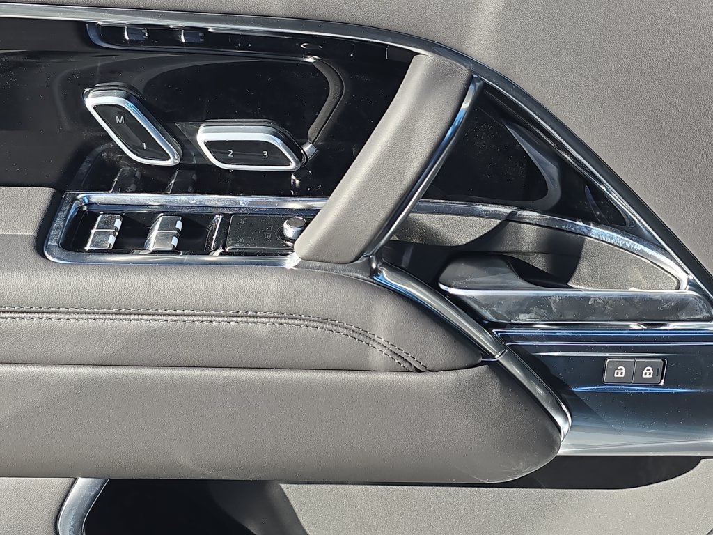 New 2026 Fuji White Land Rover SE image 30