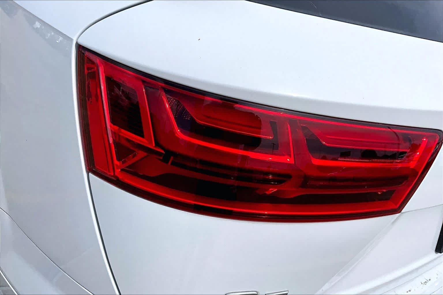 Used 2018 Carrara White Audi Premium image 29